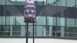 Sculpture in ward courtayd by Jaime Hayon.