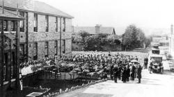 Black and white photo of The arrival of King George and Queen Mary to the C ward