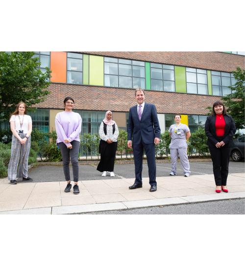 Dan Norris with NBT apprentices Dan Norris with NBT apprentices